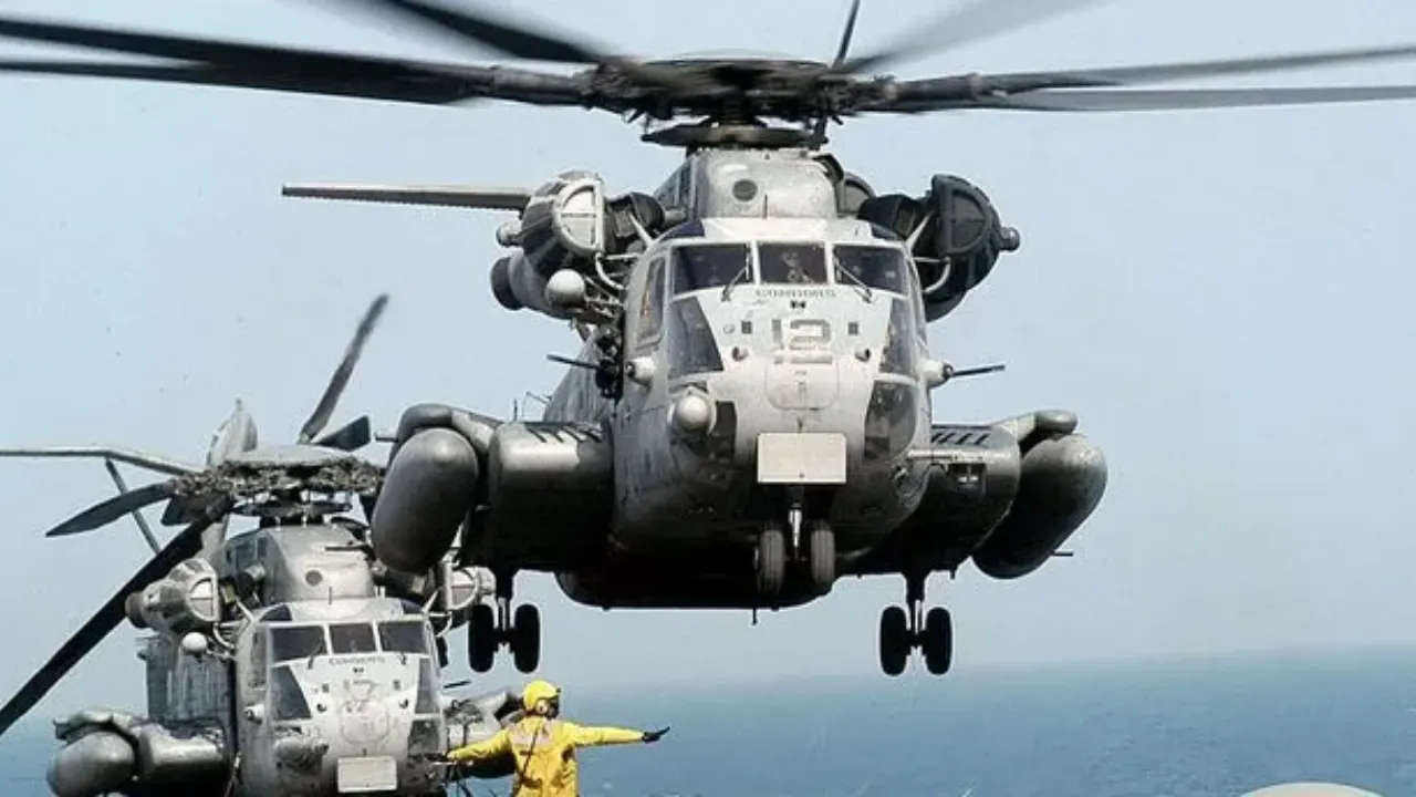 Askeri helikopter ve savaş uçağı denize düştü! 5 personel sağ olarak kurtarıldı