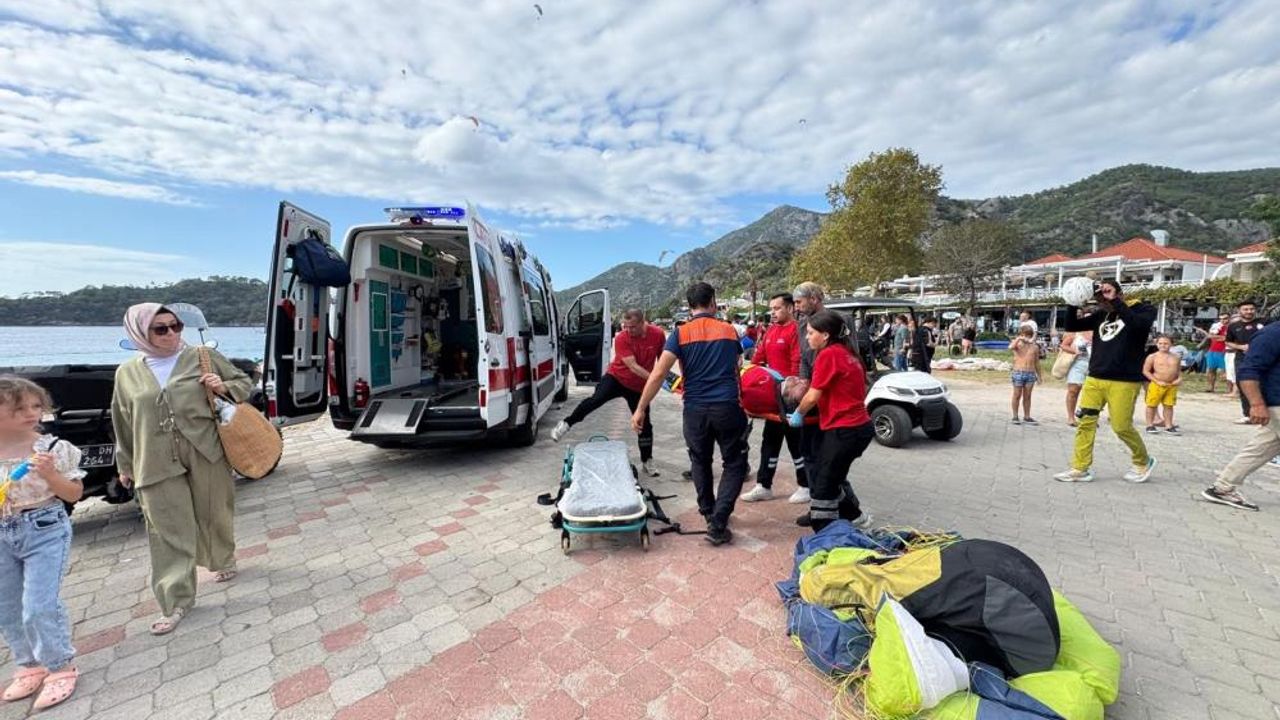 Turizm cennetinde korku dolu anlar! Yamaç paraşütleri havada çarpıştı: Yaralılar var