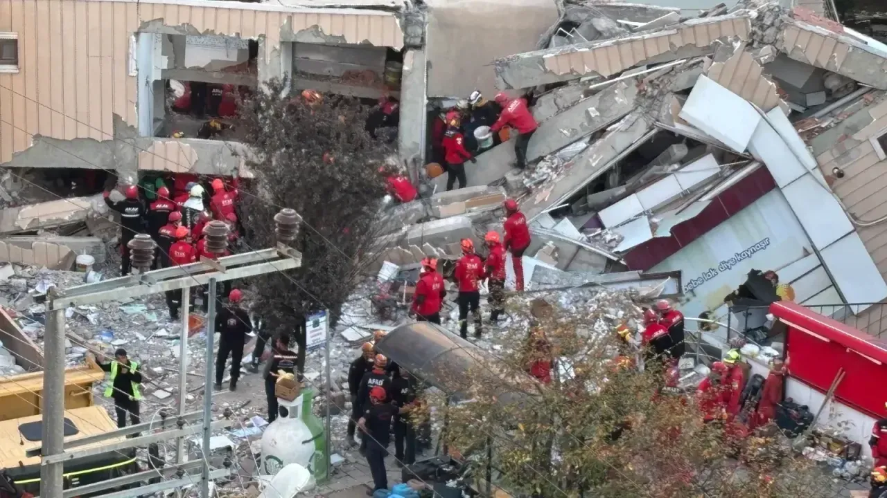 Gebze’de çöken binayla ilgili yeni gelişme! Bilirkişi heyeti görevlendirildi