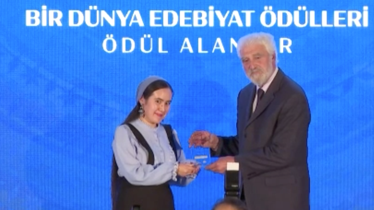 "YTB Bir Dünya Edebiyat Ödülleri" sahiplerini buldu