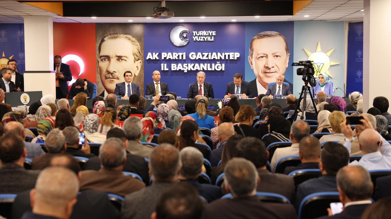 AK Parti Gaziantep’te önemli toplantı! Hulusi Akar, Terörsüz Türkiye Süreci'ni anlattı…