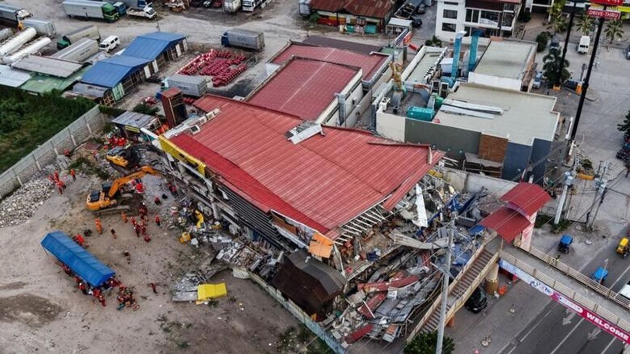 7.8 büyüklüğünde deprem! Ölü sayısı 45'e yükseldi