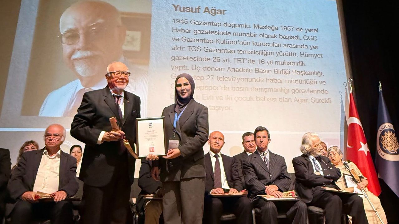 Gaziantepli Gazeteci Yusuf Ağar’a Meslekte 50’nciyıl plaketi