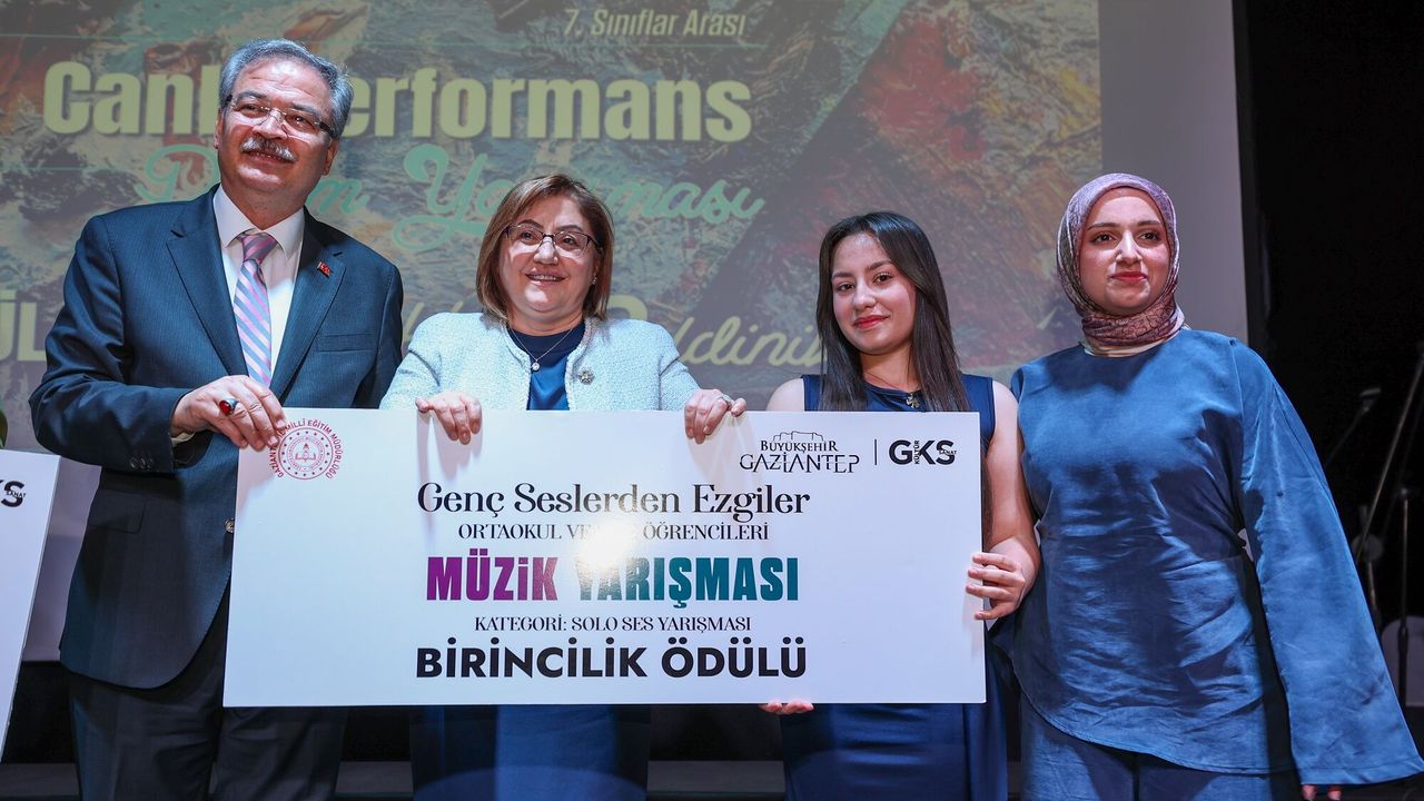Gaziantep’te sanatla yükselen öğrenciler ödüllendi