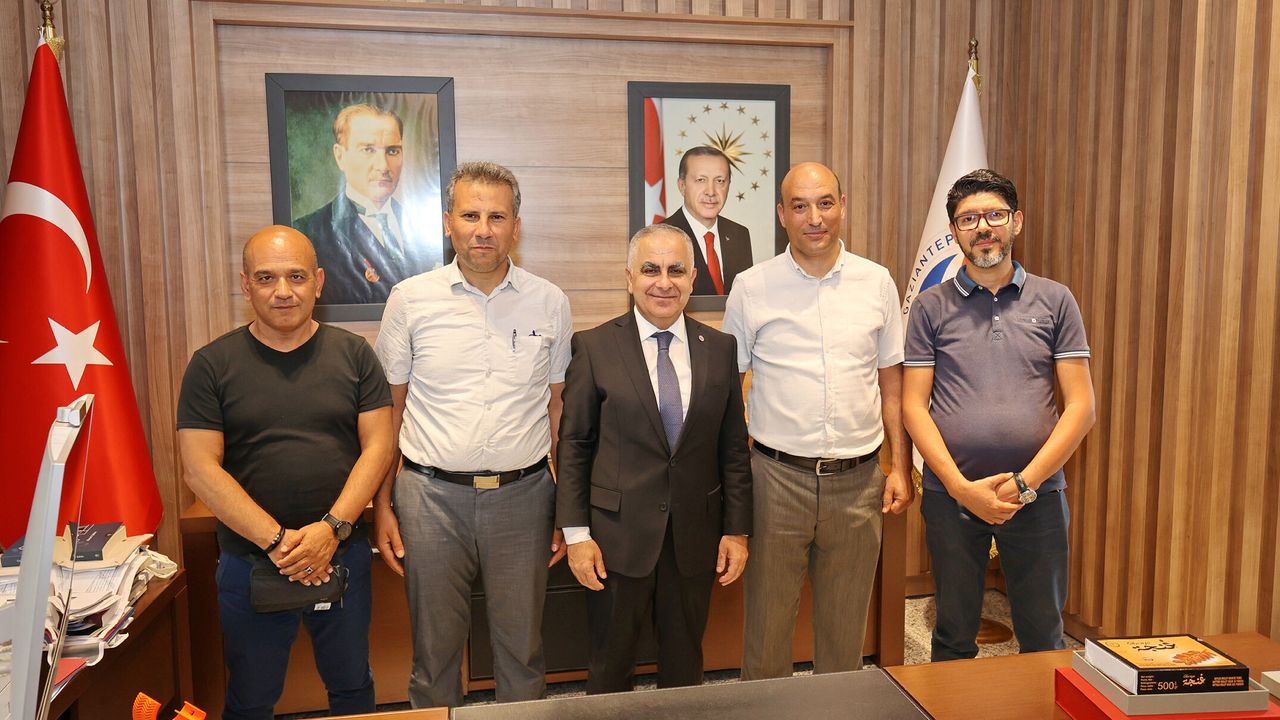 Akademisyenlerden Rektör Doğan’a ziyaret! Görüş alışverişind