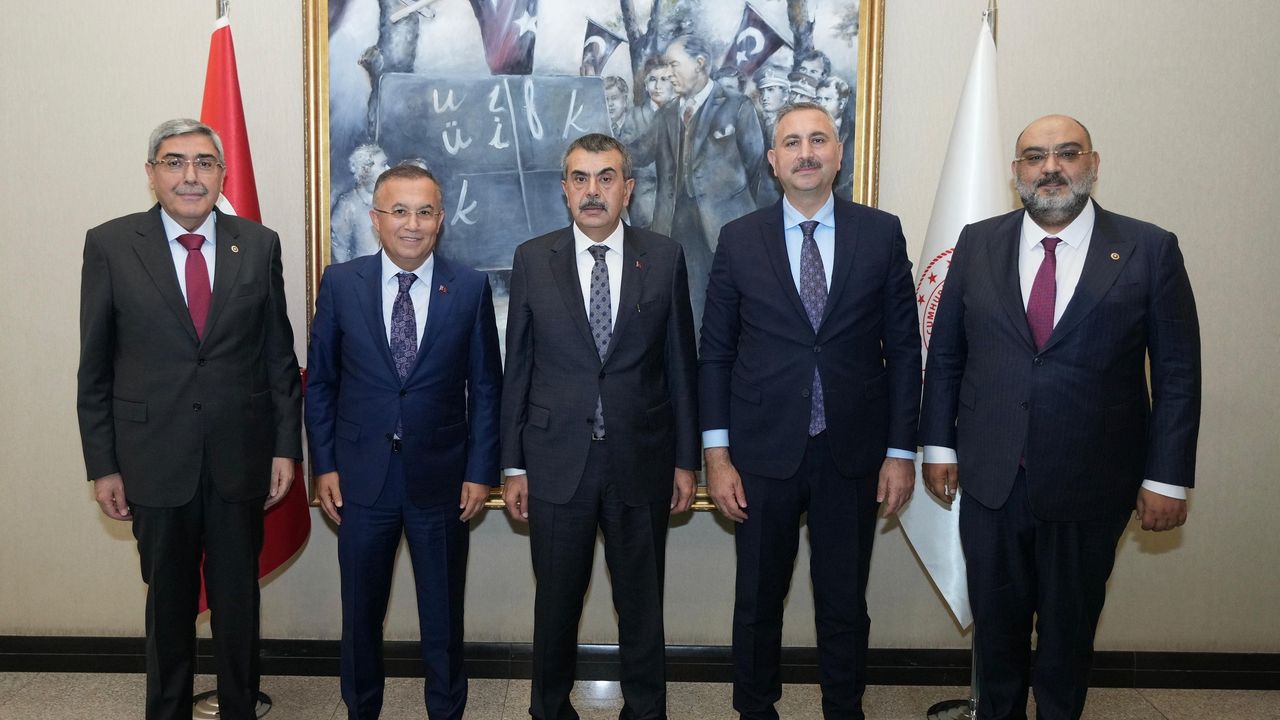 Gaziantep Heyetinden Bakan Tekin’e ziyaret! Eğitimimiz masada!