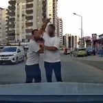Trafikte tartıştığı sürücüye testereyle saldırdı! O anlar kamerada…