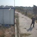 Pes dedirten hırsızlık! Konteyner kenti soyan hırsızlar kameraya yakalandı