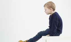Çocukların oturma pozisyonuna dikkat! Skolyoza neden olabilir…