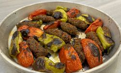 Simit kebabı turistlerin ilgisini çekiyor