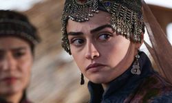 Esra Bilgiç yeni dizisinin setinden paylaştı! Ata Demirer ile poza beğeni yağdı
