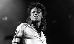 Michael Jackson’ın ikonik deri ceketi rekor fiyata satıldı!