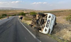 Minibüs devrildi, 2 yaralı!
