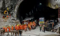 Hindistan'da mucize: 41 işçi çöken tünelden 17 gün sonra kurtarıldı