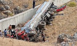Gaziantep'te şarampole devrilen tankerin sürücüsü yaralandı