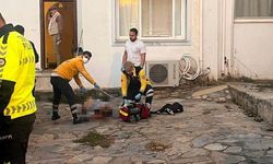 Kan donduran cinayet: Annesini boğazından bıçaklayarak öldürdü