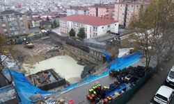 Okulun yanında bulunan inşaatın istinat duvarı çöktü