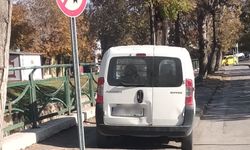 Gaziantep'te kaldırıma park edilen araçlar  tepki çekiyor!