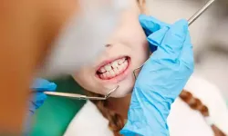 Süt dişleri arasında boşluğa dikkat, dişlerde çapraşıklığa neden oluyor