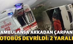 Ambulansa arkadan çarpan otobüs devrildi: 2 yaralı