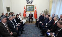 Cumhurbaşkanı Erdoğan Türkiye’nin Atina Büyükelçiliği’ni ziyaret etti