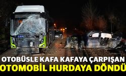 Otobüsüyle kafa kafaya çarpışan otomobil hurdaya döndü: 1 ölü, 2 yaralı