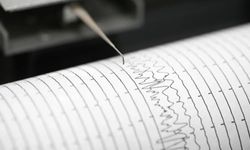 Büyük Deprem Paniğe Neden Oldu! Halk Sokaklarda