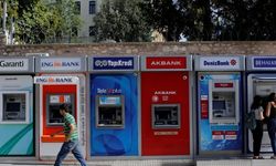 Bankaların İflas Tehlikesi: Müşteriler Paralarını Çekmek İçin Bankalara Koşuyor