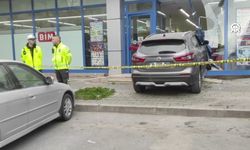 Cipin markete girdiği kazada 2 kişi yaralandı!