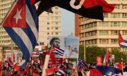 Küba'da Halk Sokaklara Döküldü!