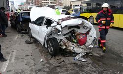 Zincirleme kazada can pazarı: 1’i ağır 5 yaralı