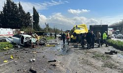 Hatay'da Karşı Şeride Geçen Tırın Çarptığı Otomobildeki 6 Kişi Öldü!