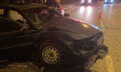İki Ağacı Kökünden Söken Otomobil, Karşı Şeride Uçtu: Sürücünün Burnu Bile Kanamadı