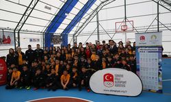 Fransa'nın Ankara Büyükelçisi Dumont, İslahiye'de Depremzede Çocukları Ziyaret Etti!