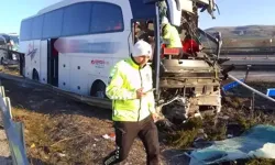 Yolcu Otobüsü Bariyerlere Çarptı: Çok Sayıda Yaralı Var