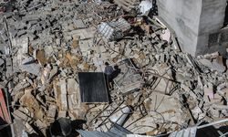 İsrail Ordusu Gazze'de 7 Katlı Binayı Bombaladı