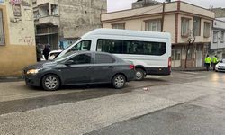 Gaziantep'te  İşçi Servisi ile Otomobil Çarpıştı: 3 Yaralı