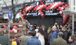 Galatasaray'ın Eski Futbolcusu Döner Dükkanı Açtı