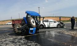 Otomobil İle Traktör Çarpıştı: Yaralılar Var