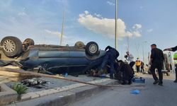 Takla Atan Otomobil Kanala Düşmeden Son Anda Durdu: 1 Yaralı