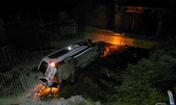 Minibüs Çukura Düştü: 2 Yaralı