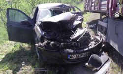 Tırdan Ayrılan Dorsenin Çarptığı Otomobilin Sürücüsü Yaralandı!