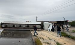 Gaziantep’te Devrilen Tanker Yolu Trafiğe Kapattı