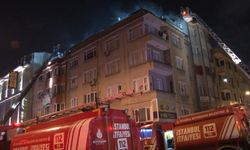 Korkutan Yangın: Binanın Çatısı Alev Alev Yandı