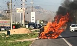 Park Halindeki Otomobil Alev Topuna Döndü