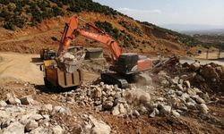 Gaziantep'te depremde kapanan mahallelerinin yolu açıldı!