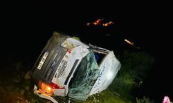 Minibüs şarampole yuvarlandı! Yaralılar var!