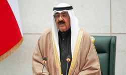 Kuveyt'te Meclis Feshedildi, Anayasa Askıya Alındı