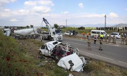 Gaziantep'te 9 kişinin öldüğü kazada yaralıların tedavisi sürüyor
