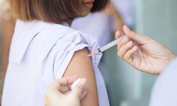 İtiraf Etti: Covid Aşısının Korkunç Yan Etkisi!